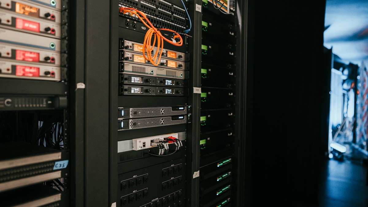 Kenapa Server Linux Sangat Handal? 7 Alasan Utama